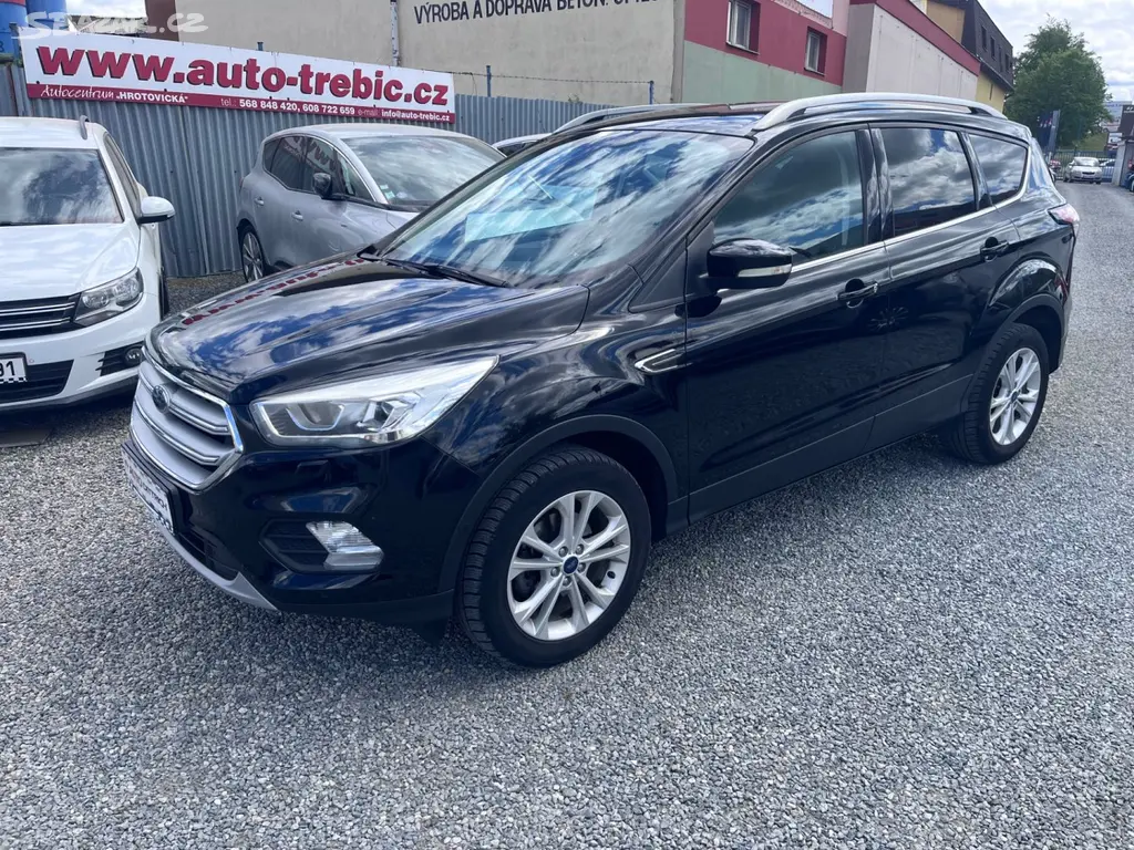 FORD KUGA 1,5i TITANIU TOP EDITION 1.MAJITEL